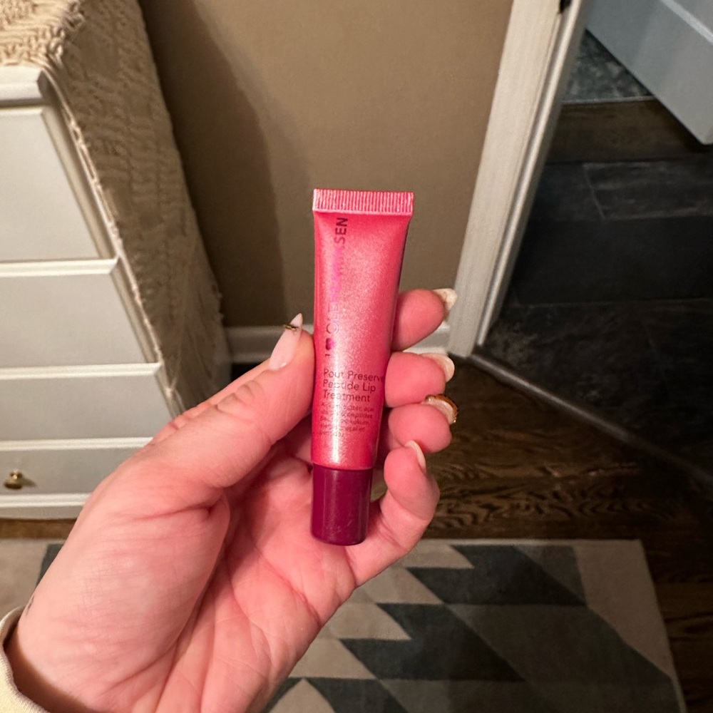 Ole henriksen POUT PRESERVE PEPTIDE LIP TREATMENT In lingonberry jam glimmer